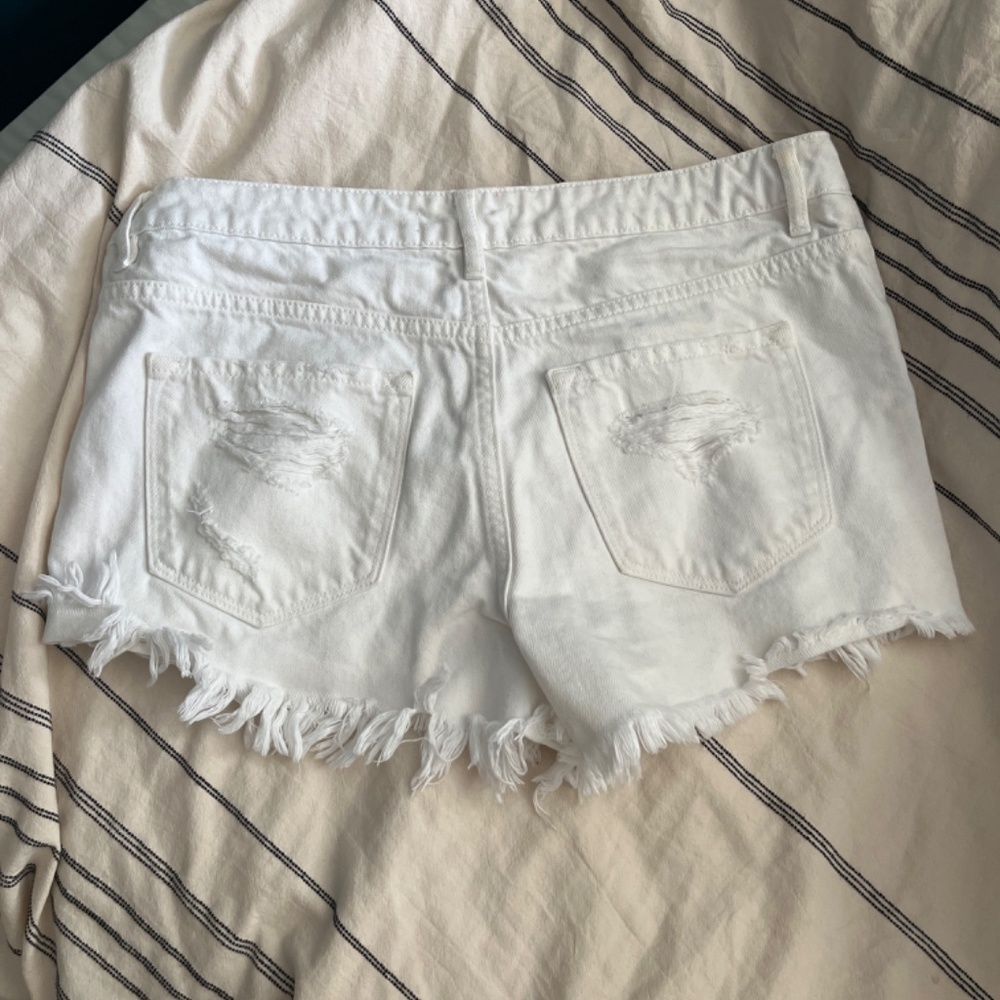 White shorts - Picture 2 of 2